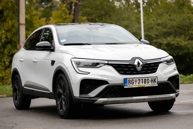 Renault Megane Conquest – Rent a SUV